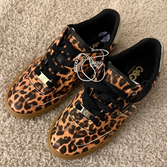 GBG Los Angeles Leopard Print Sneakers with Black Accents, Size 8.5 - Picture 2 of 6